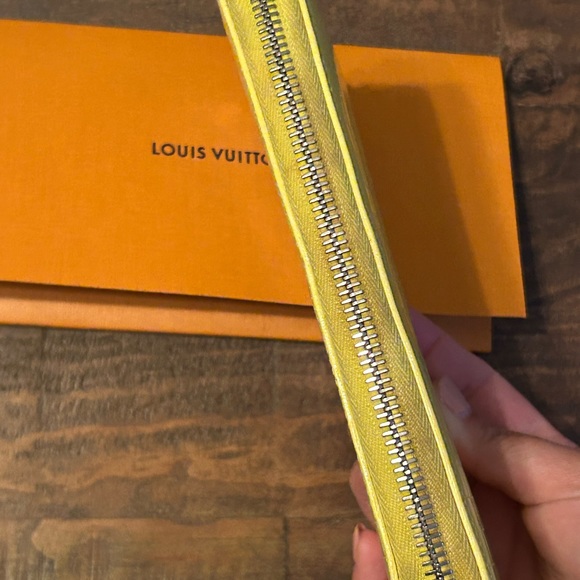 Louis Vuitton Damier Facette Patent Zippy Wallet - Picture 8 of 9